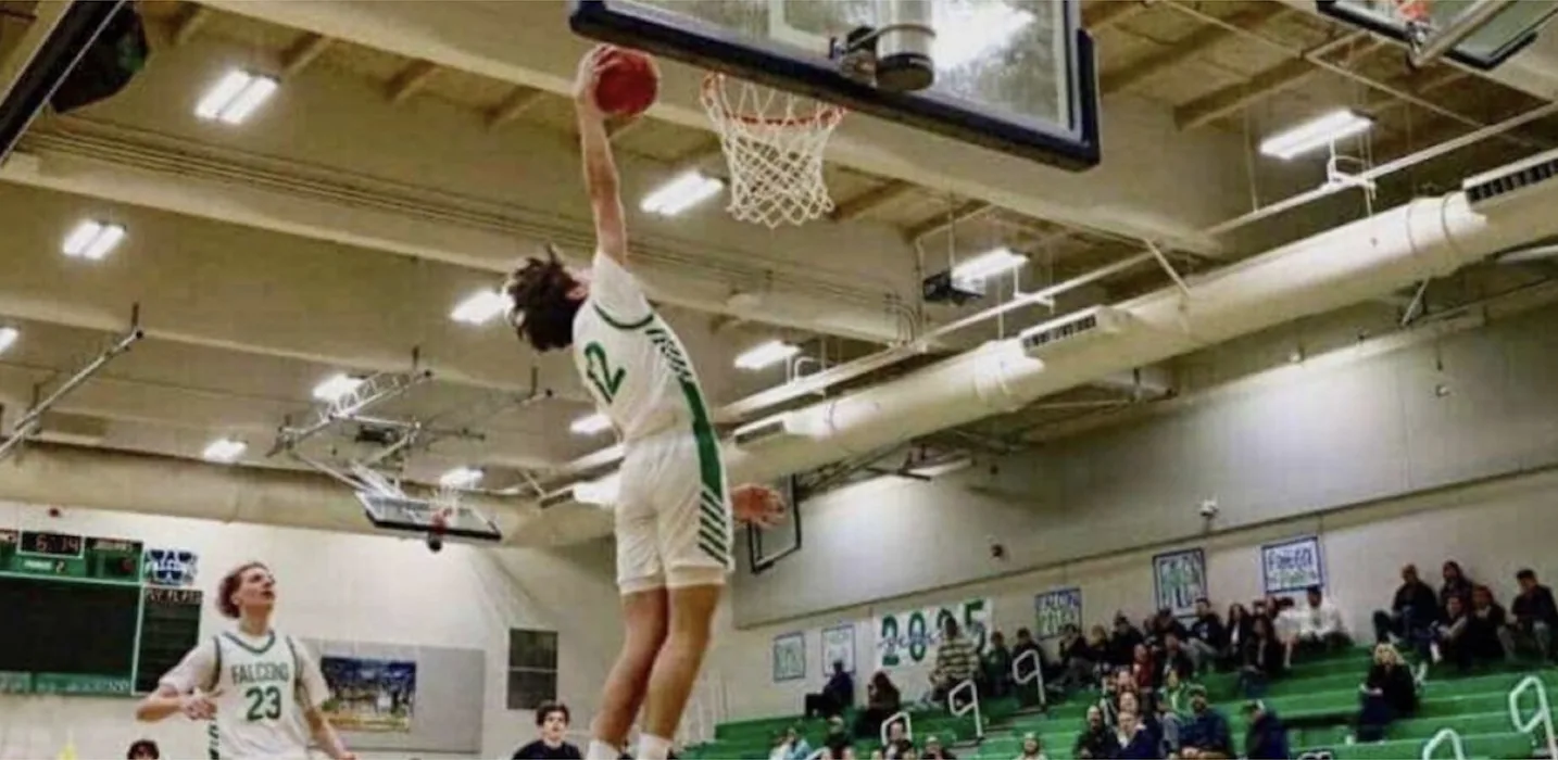 Player dunking in a game